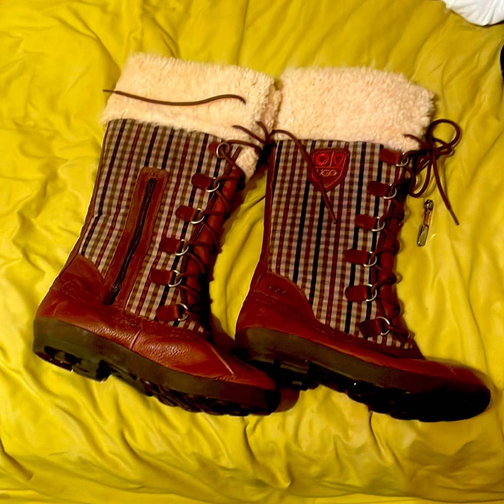 Ugg Leather Lace up winter boots worn once size 9 womens.